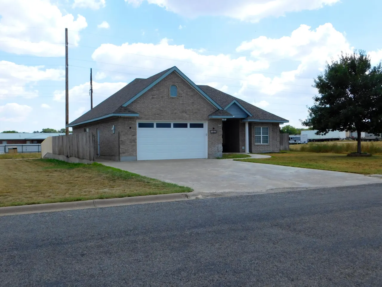 Photo 2 — 1107 W Ave J, Muleshoe, TX 79347