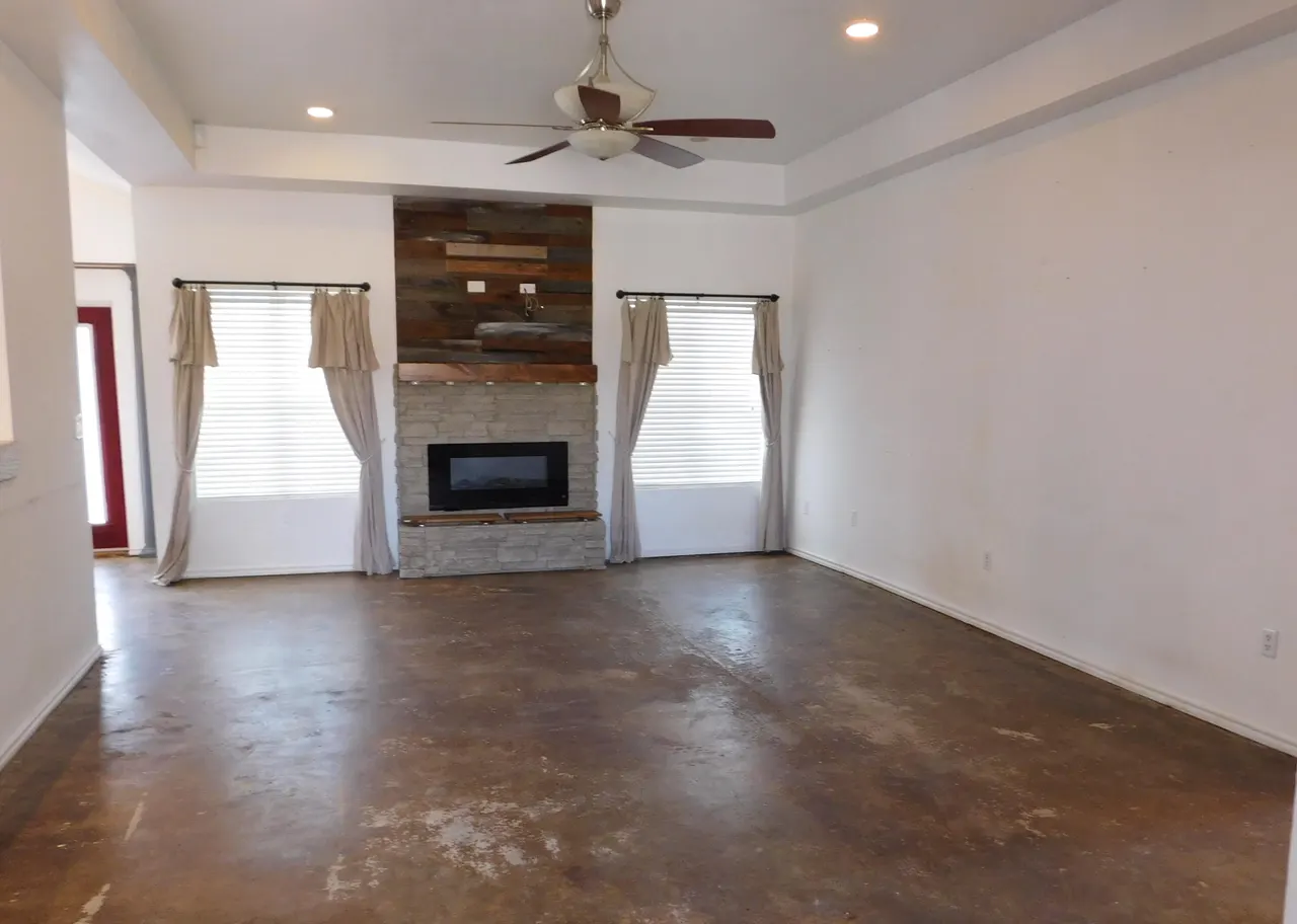 Photo 3 — 1107 W Ave J, Muleshoe, TX 79347