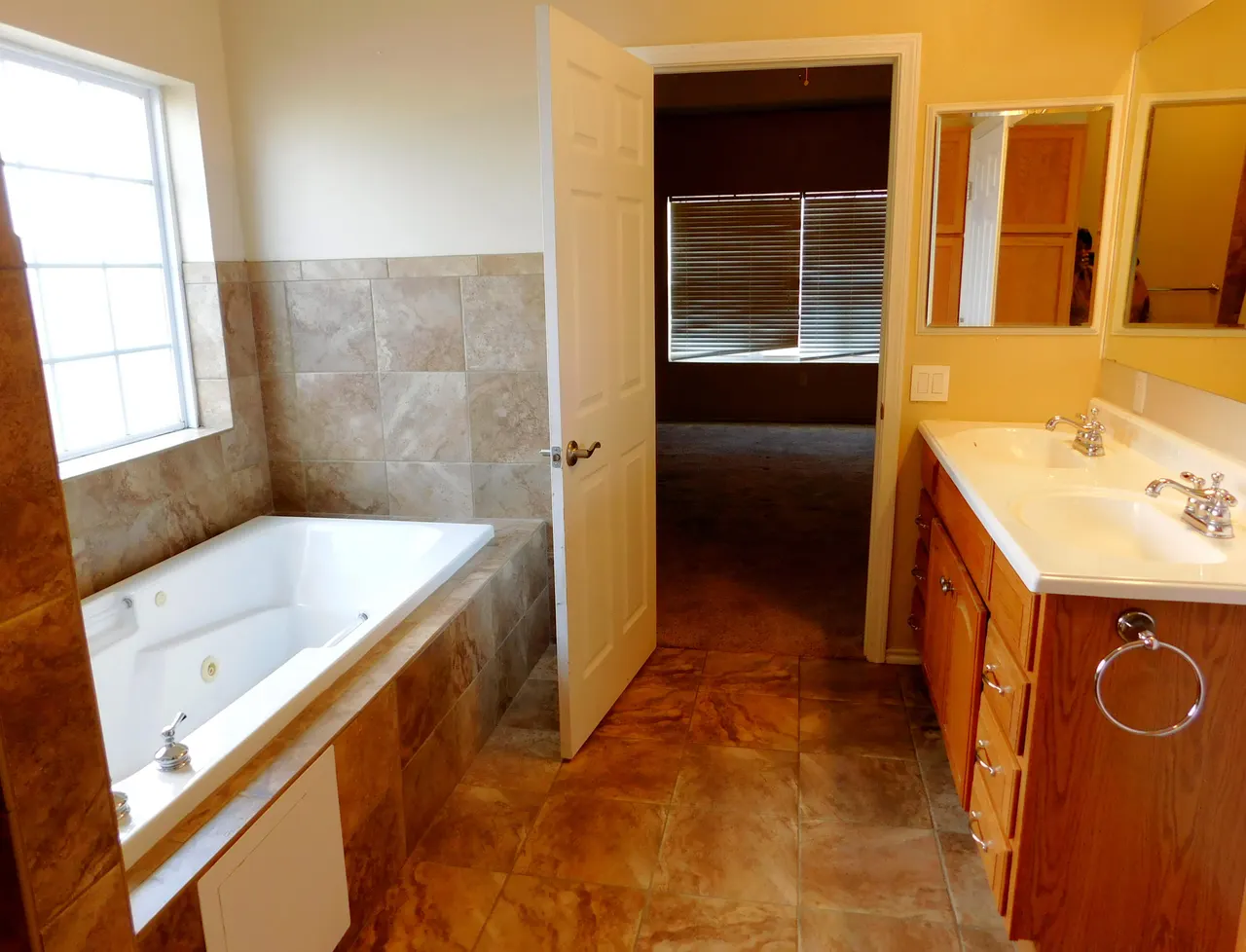 Photo 21 — 1107 W Ave J, Muleshoe, TX 79347