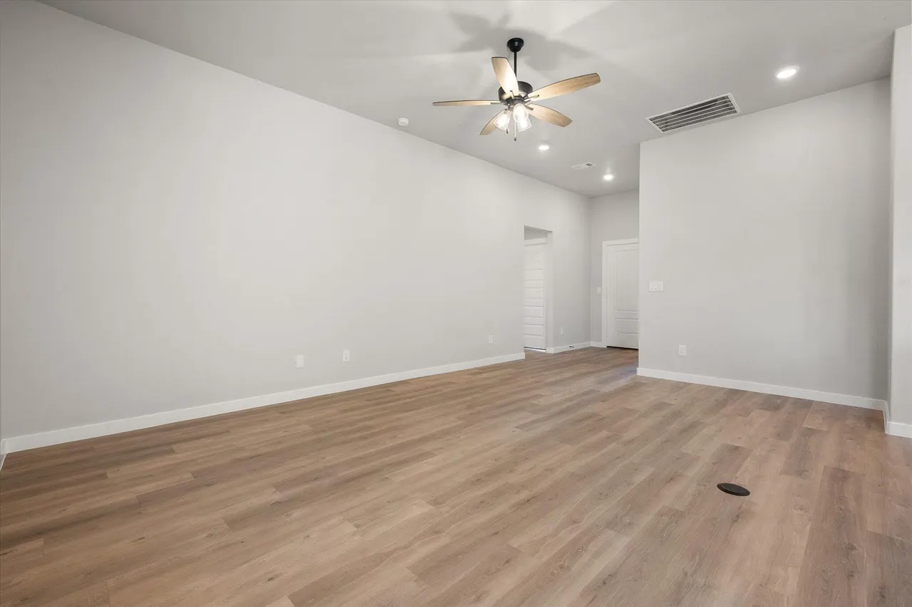 Photo 6 — 301 E 24th Street, Wolfforth, TX 79382