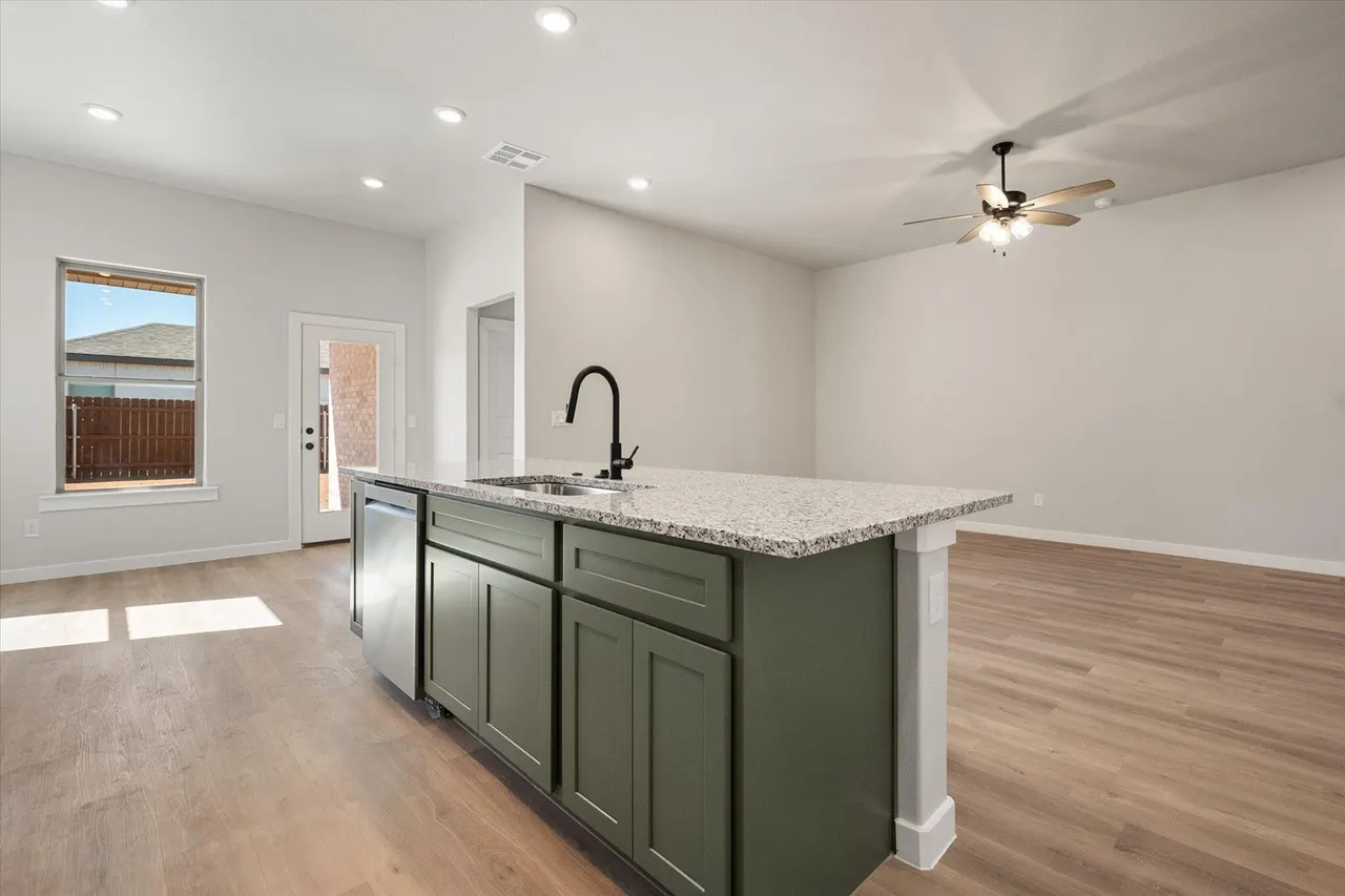 Photo 10 — 301 E 24th Street, Wolfforth, TX 79382