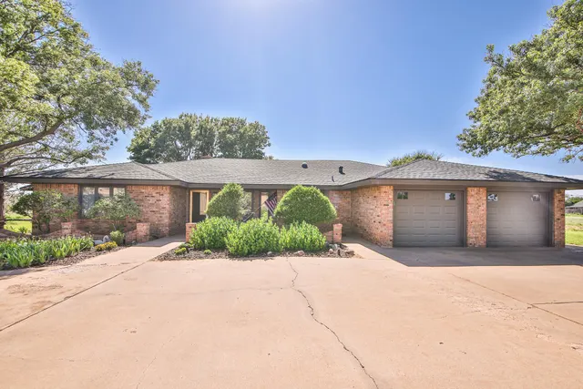 Photo 5 — 400 N Sherman Avenue, Levelland, TX 79336