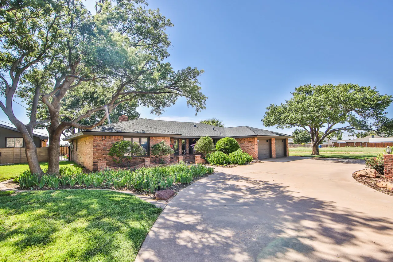 Photo 32 — 400 N Sherman Avenue, Levelland, TX 79336