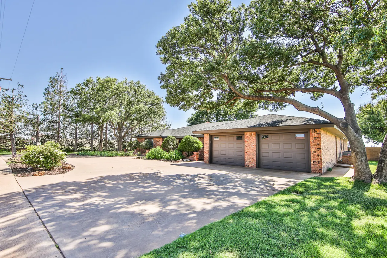 Photo 33 — 400 N Sherman Avenue, Levelland, TX 79336