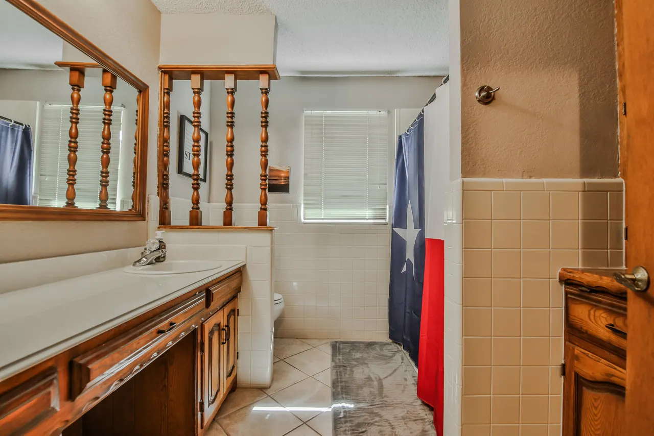 Photo 19 — 400 N Sherman Avenue, Levelland, TX 79336