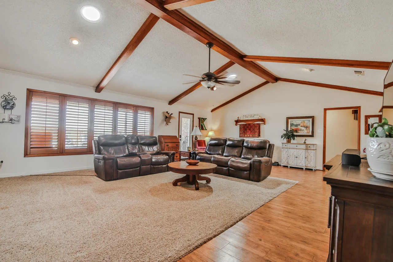 Photo 9 — 400 N Sherman Avenue, Levelland, TX 79336