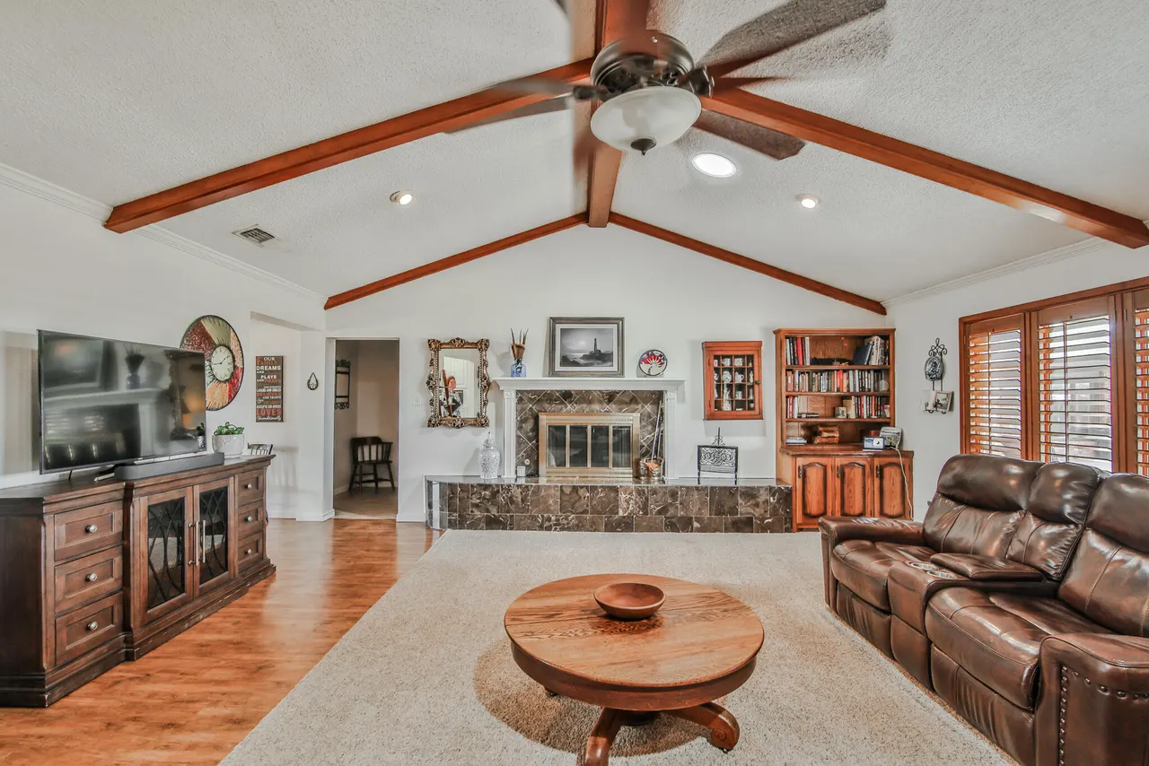 Photo 11 — 400 N Sherman Avenue, Levelland, TX 79336