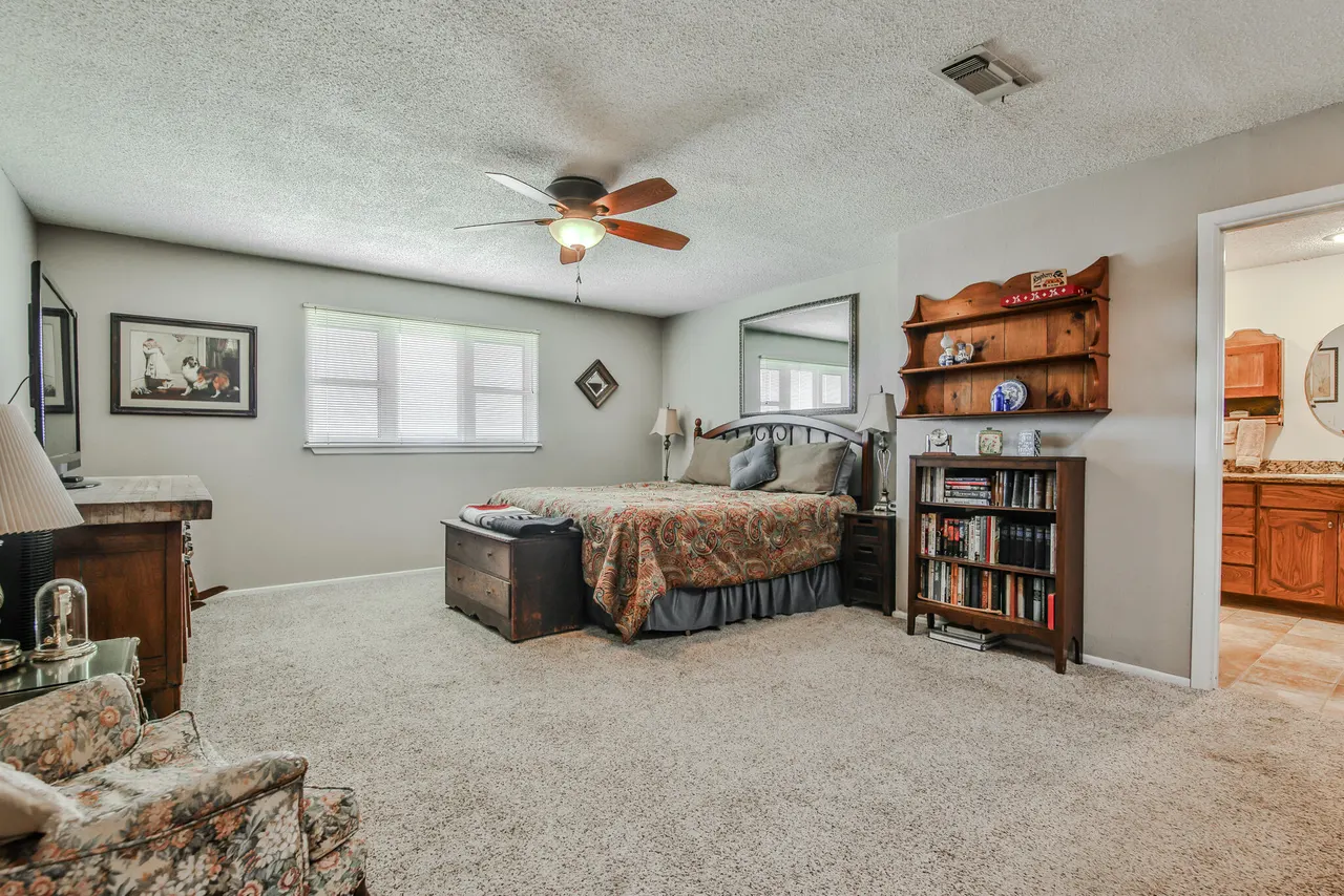 Photo 12 — 400 N Sherman Avenue, Levelland, TX 79336