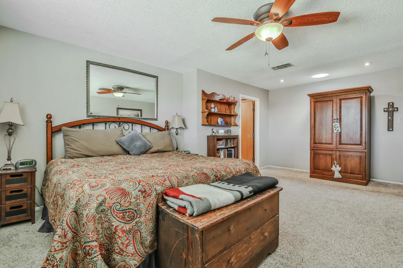 Photo 13 — 400 N Sherman Avenue, Levelland, TX 79336