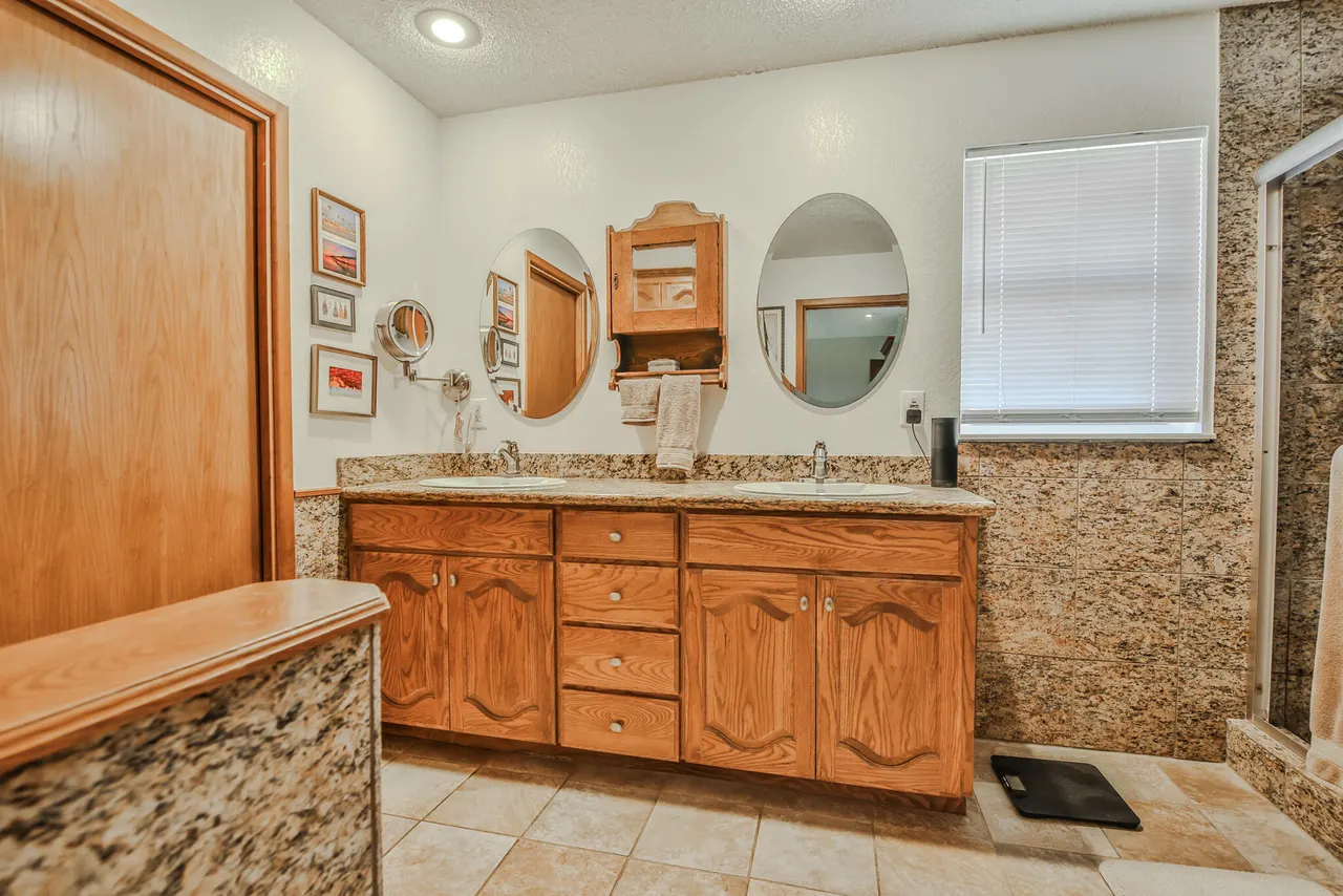 Photo 14 — 400 N Sherman Avenue, Levelland, TX 79336