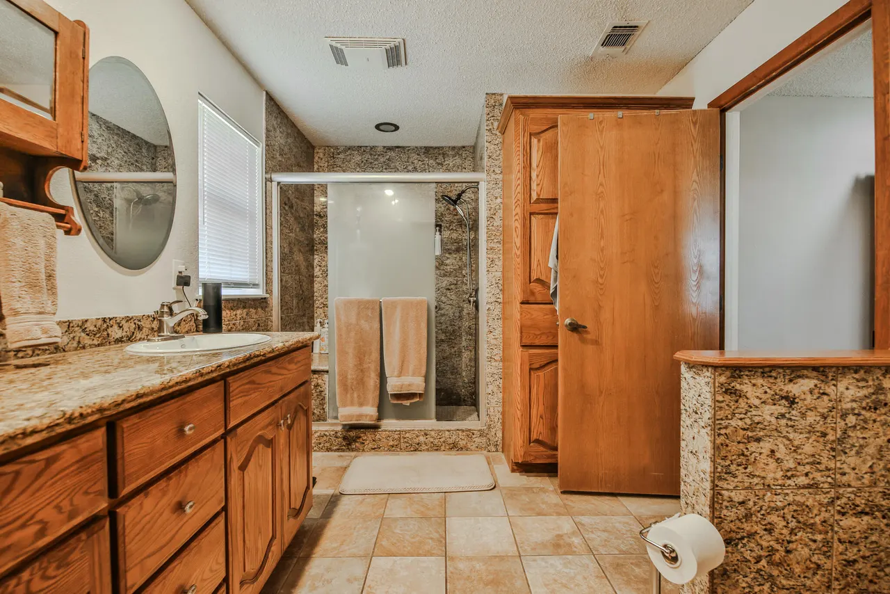 Photo 15 — 400 N Sherman Avenue, Levelland, TX 79336