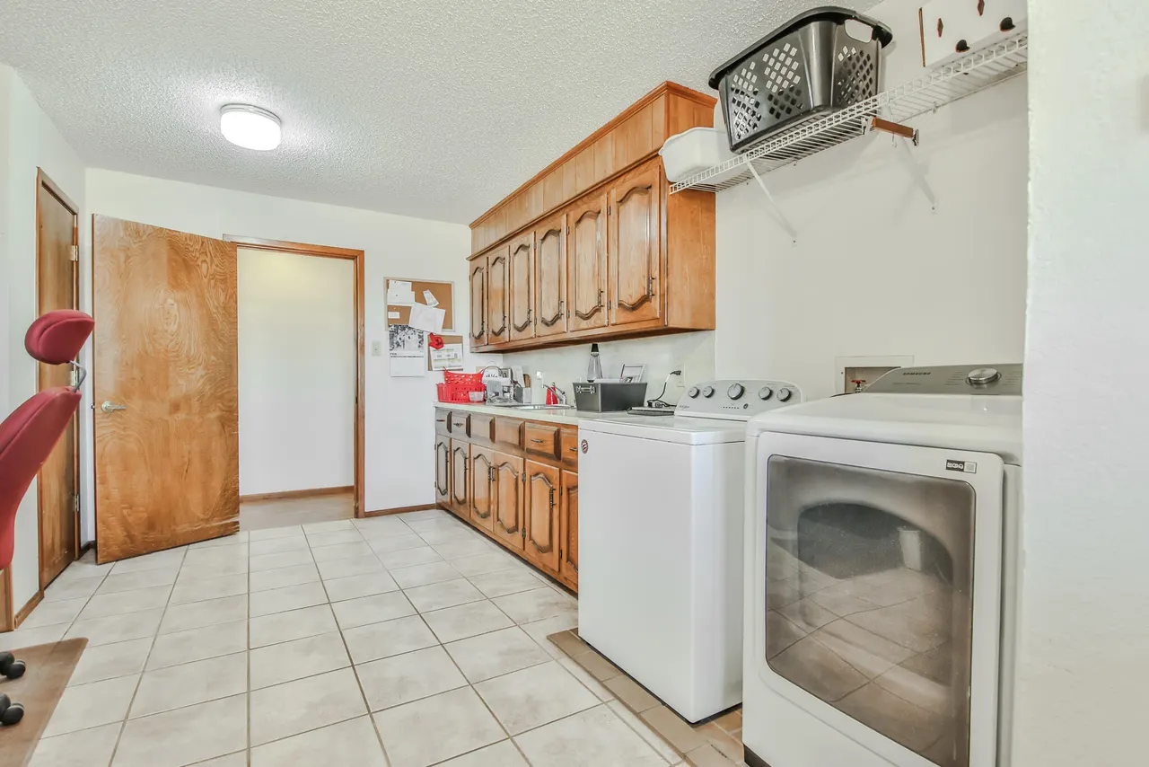 Photo 17 — 400 N Sherman Avenue, Levelland, TX 79336