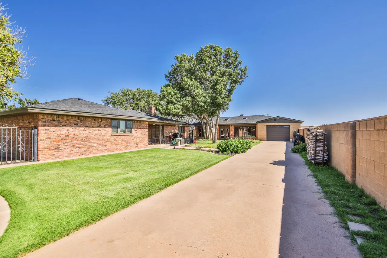 Photo 31 — 400 N Sherman Avenue, Levelland, TX 79336