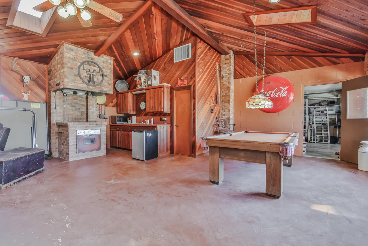 Photo 23 — 400 N Sherman Avenue, Levelland, TX 79336