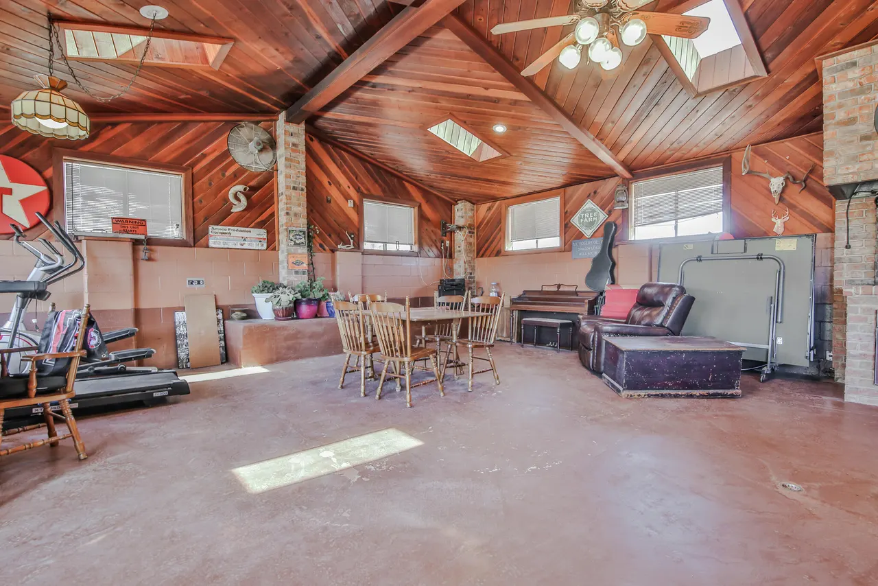Photo 24 — 400 N Sherman Avenue, Levelland, TX 79336