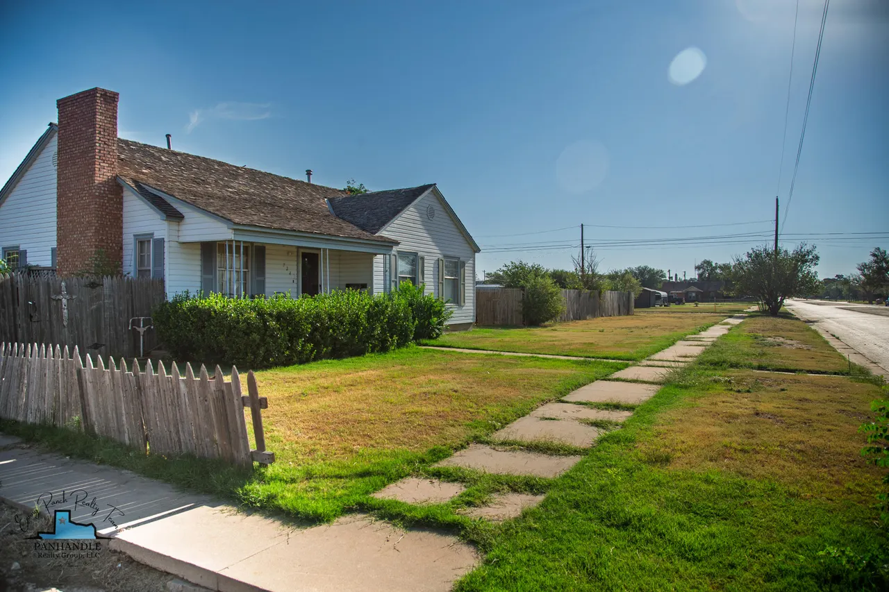Photo 3 — 724 W Broadway Avenue, Tulia, TX 79088