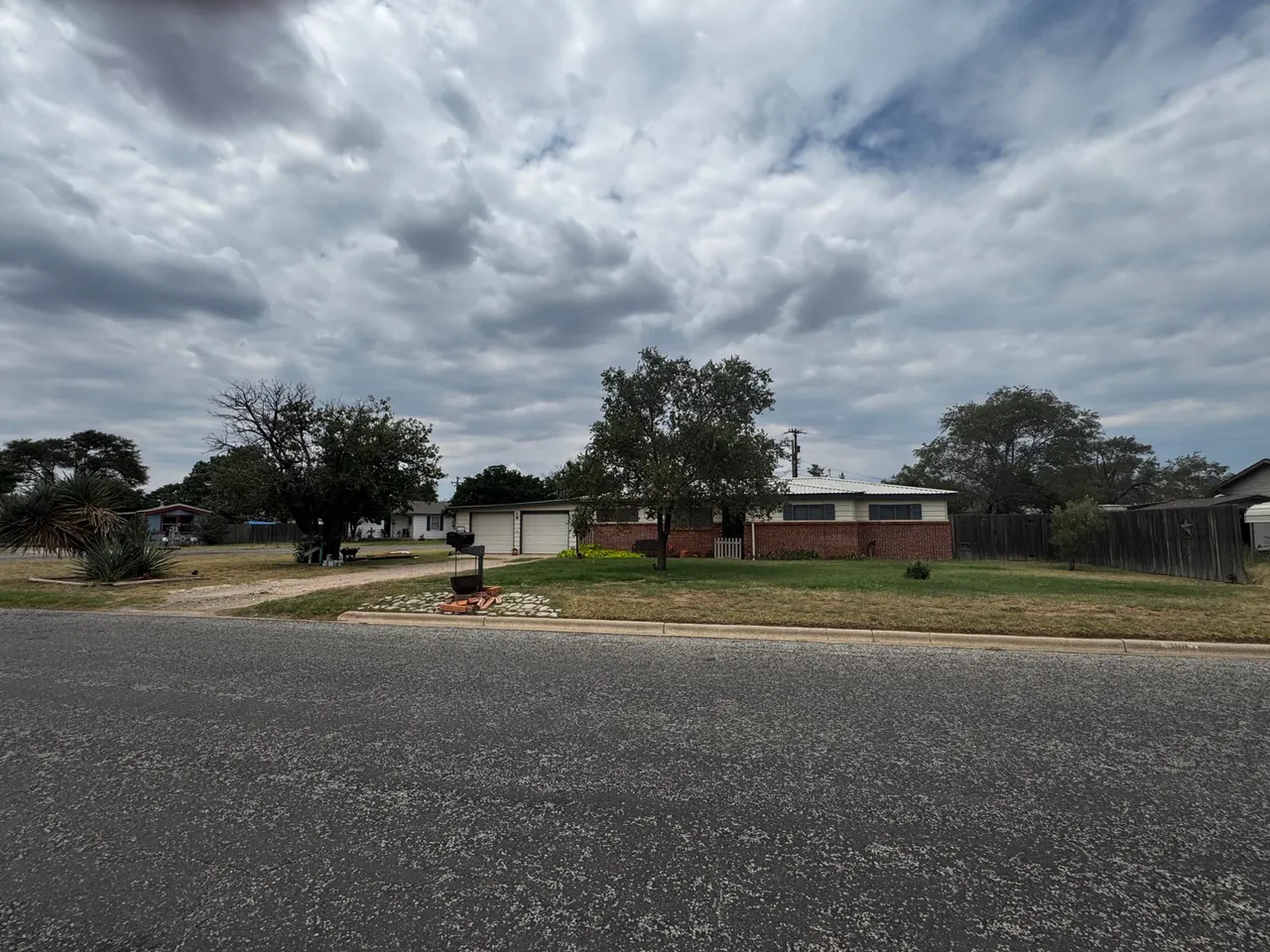 Photo 2 — 1811 Ave I, Levelland, TX 79336