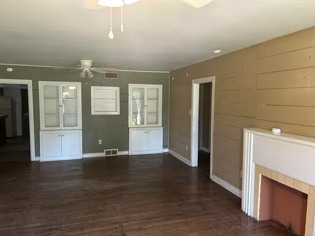 Photo 2 — 2010 31st Street, Lubbock, TX 79411