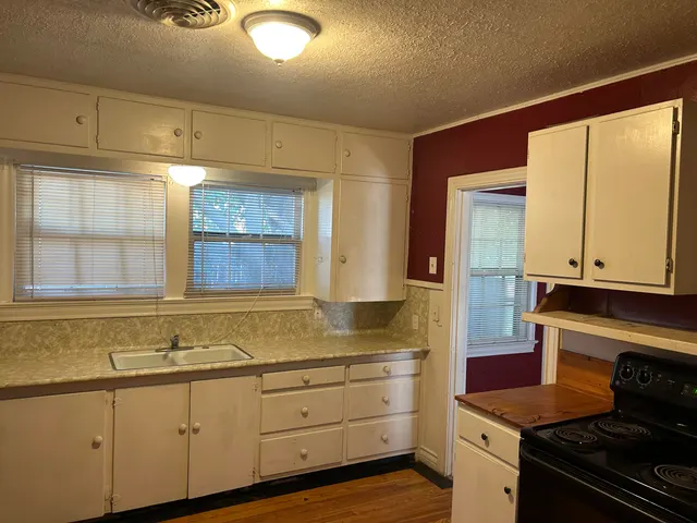 Photo 4 — 2011 31st Street, Lubbock, TX 79411