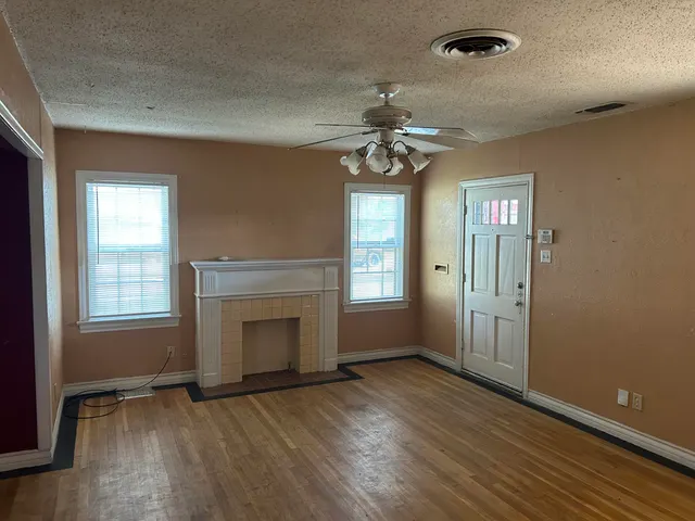 Photo 3 — 2011 31st Street, Lubbock, TX 79411