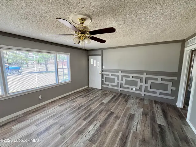 Photo 4 — 2401 33rd Street, Lubbock, TX 79411