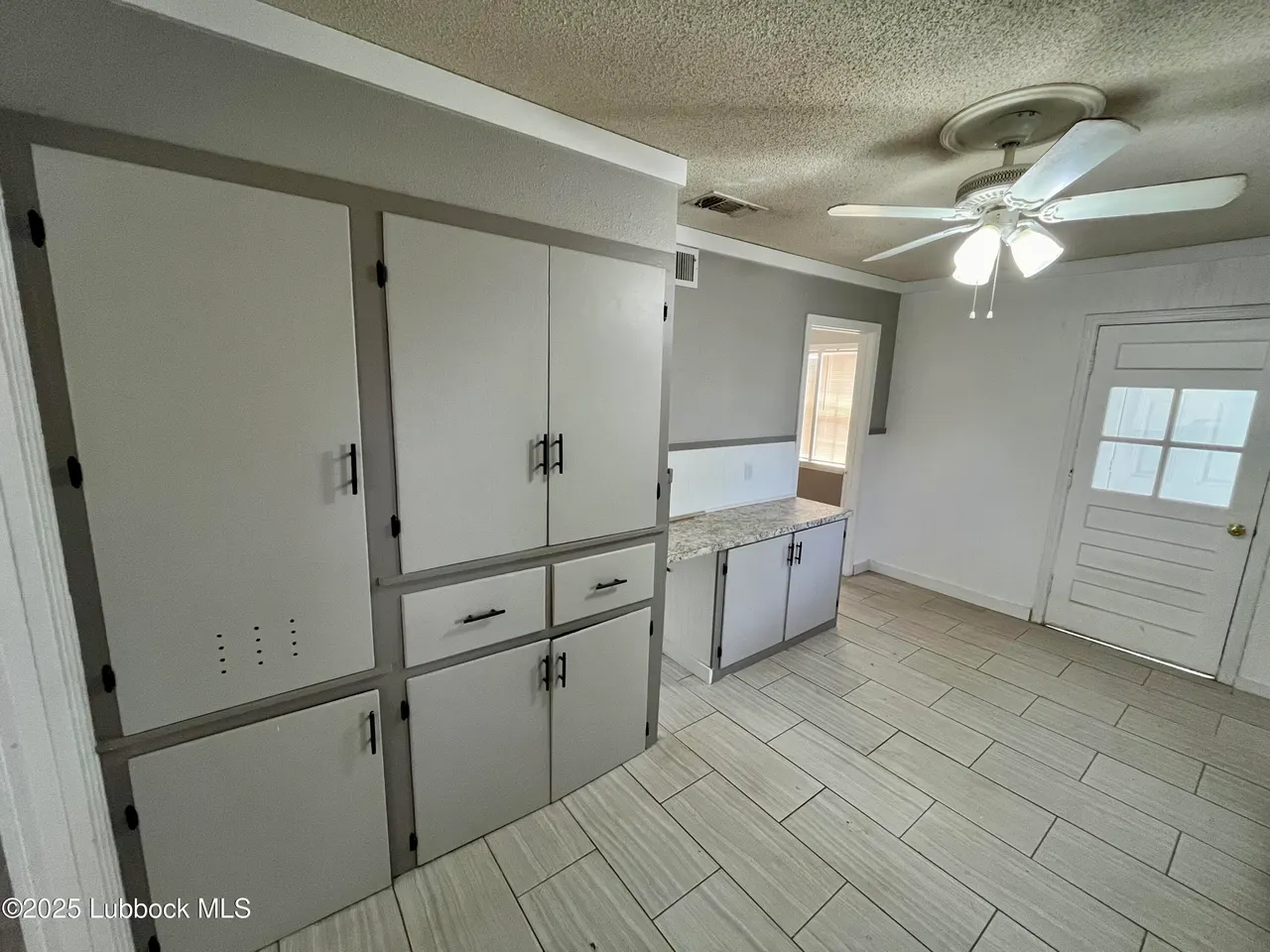 Photo 6 — 2401 33rd Street, Lubbock, TX 79411