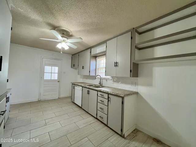 Photo 7 — 2401 33rd Street, Lubbock, TX 79411