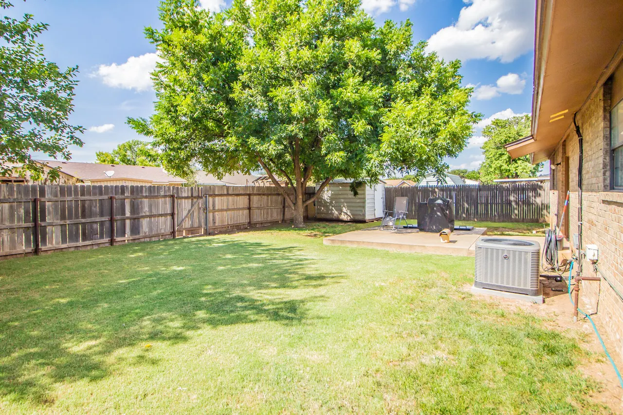 Photo 18 — 2701 Mesa Drive, Plainview, TX 79072