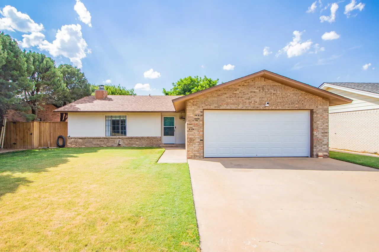 Front exterior — 2701 Mesa Drive, Plainview, TX 79072