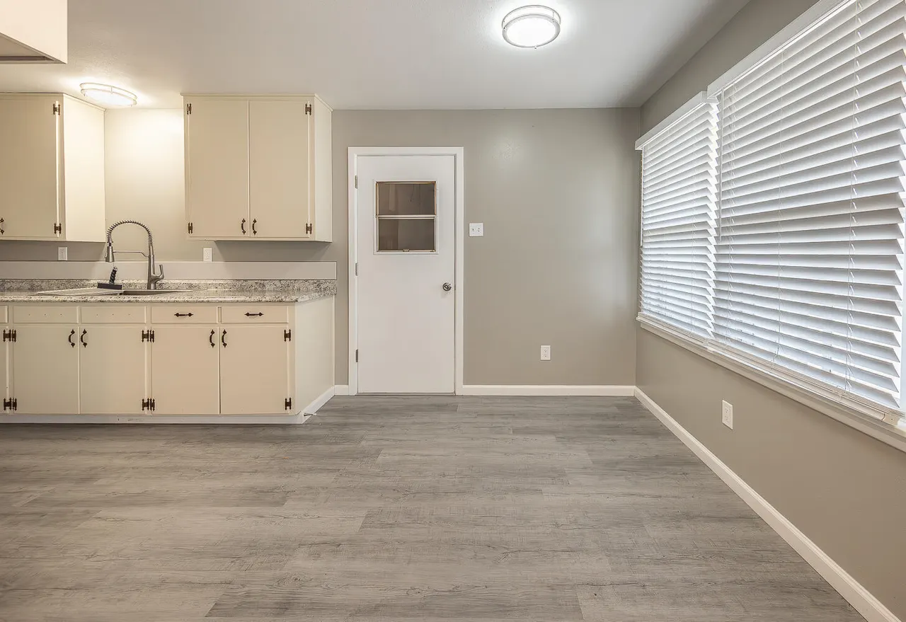Photo 5 — 2804 E 30th Street, Lubbock, TX 79404