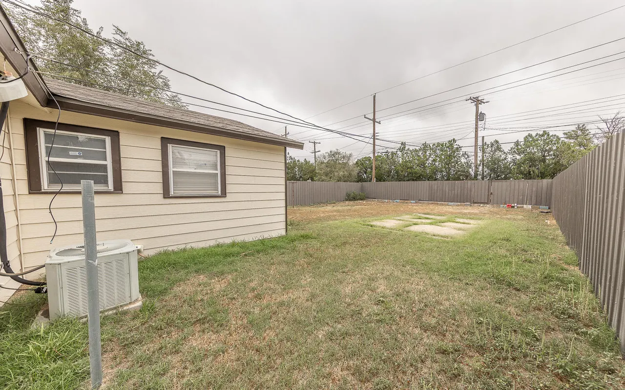 Photo 16 — 2804 E 30th Street, Lubbock, TX 79404
