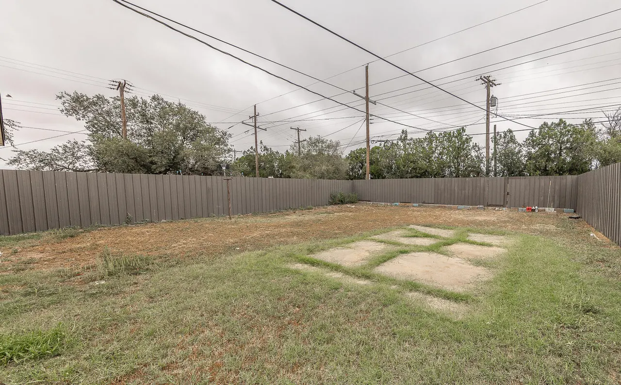 Photo 17 — 2804 E 30th Street, Lubbock, TX 79404