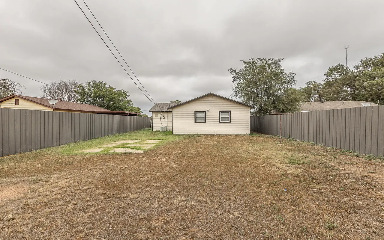 Photo 18 — 2804 E 30th Street, Lubbock, TX 79404