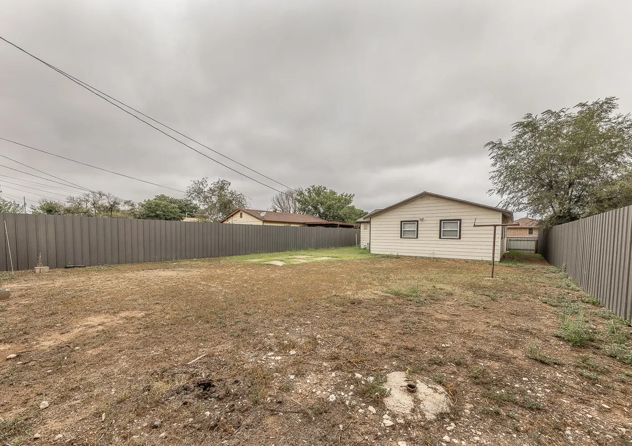 Photo 19 — 2804 E 30th Street, Lubbock, TX 79404