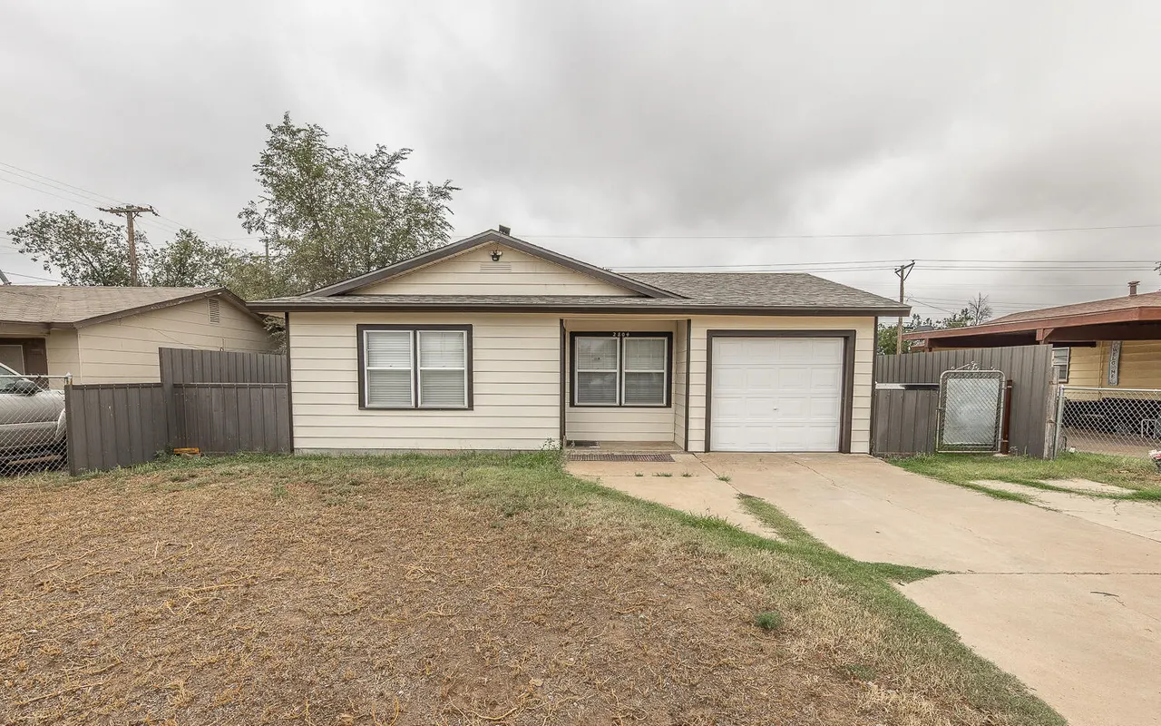 Front exterior — 2804 E 30th Street, Lubbock, TX 79404