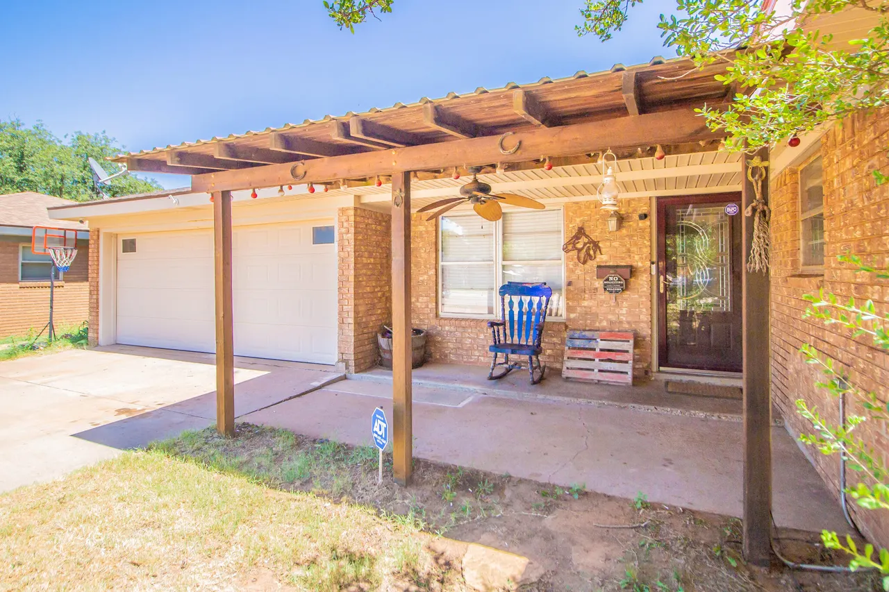 Photo 2 — 1206 S Pecos Drive, Brownfield, TX 79316