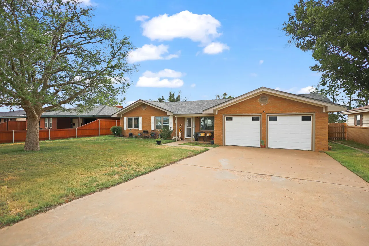 Photo 3 — 110 Eagle Avenue, Levelland, TX 79336