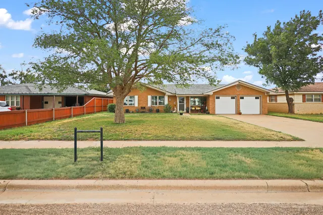 Photo 4 — 110 Eagle Avenue, Levelland, TX 79336