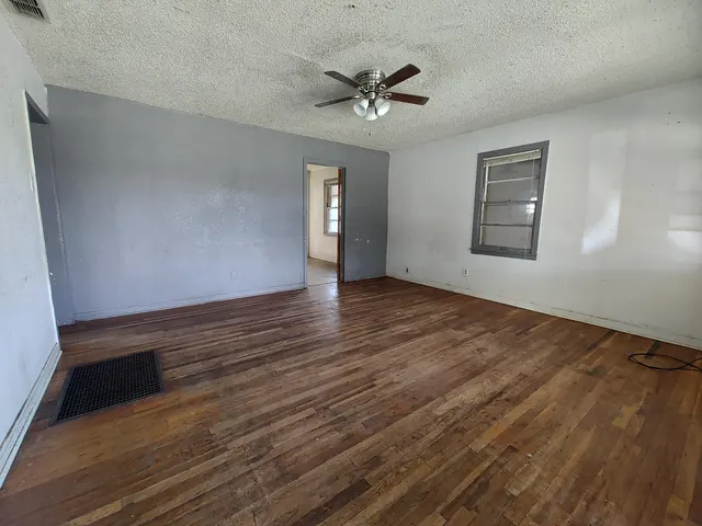 Photo 2 — 2205 38th Street, Lubbock, TX 79412