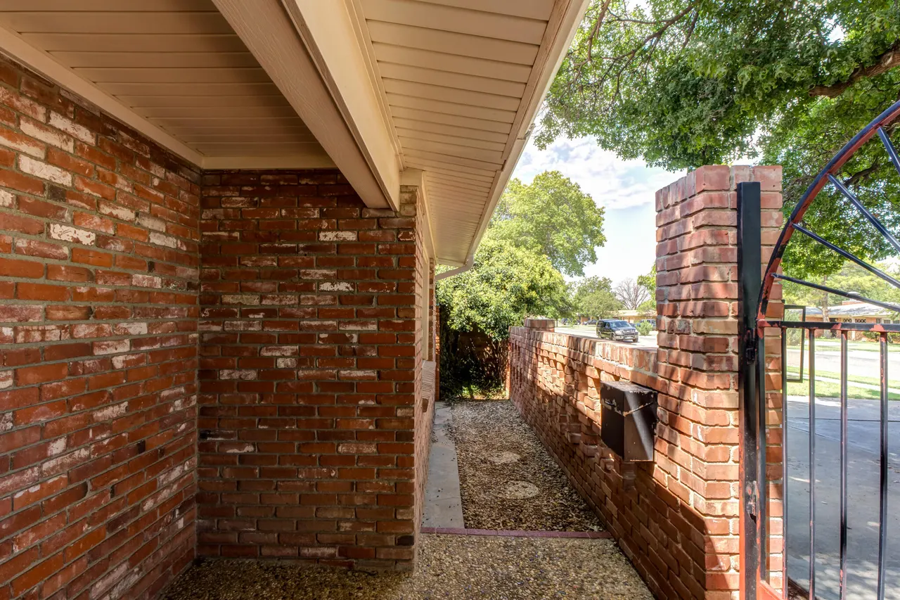 Photo 4 — 3803 27th Street, Lubbock, TX 79410