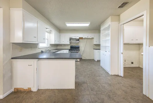 Photo 3 — 5017 46th Street, Lubbock, TX 79414