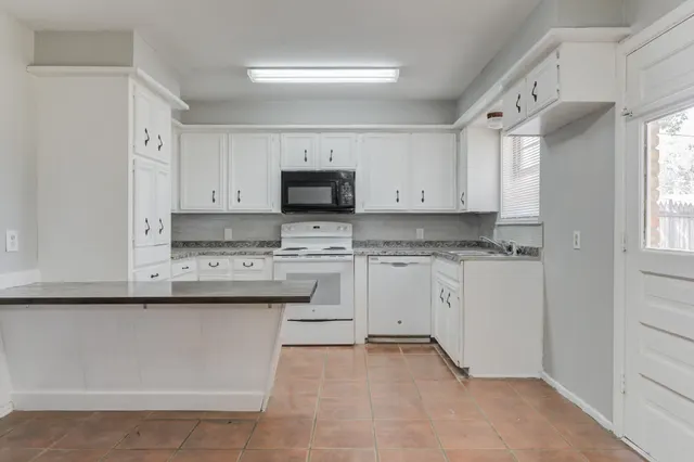 Photo 8 — 2620 48th Street, Lubbock, TX 79413
