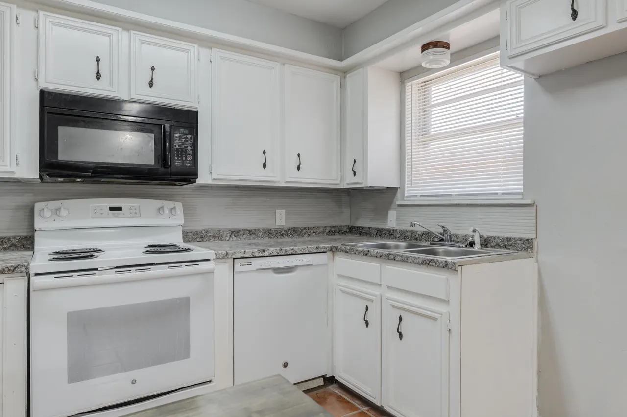 Photo 12 — 2620 48th Street, Lubbock, TX 79413