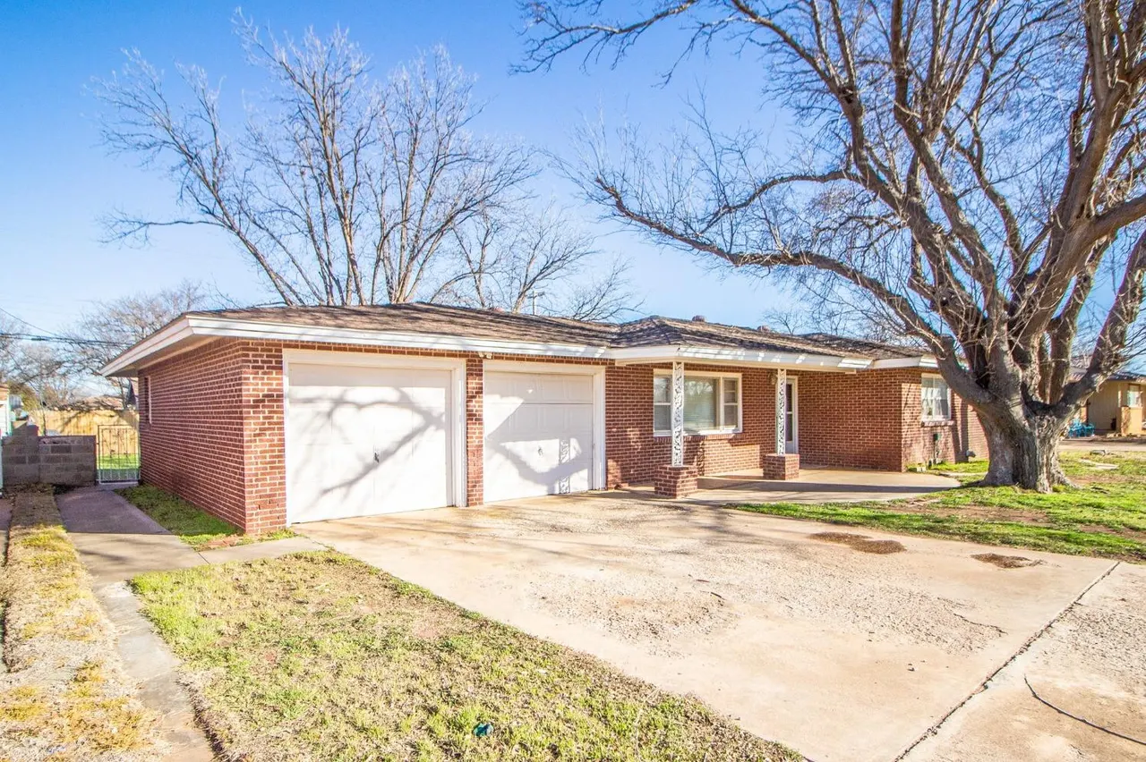 Photo 2 — 820 S 20th Street, Slaton, TX 79364