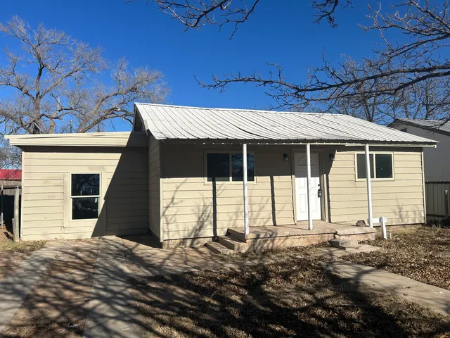 Front exterior — 1615 Grant Street, Levelland, TX 79336