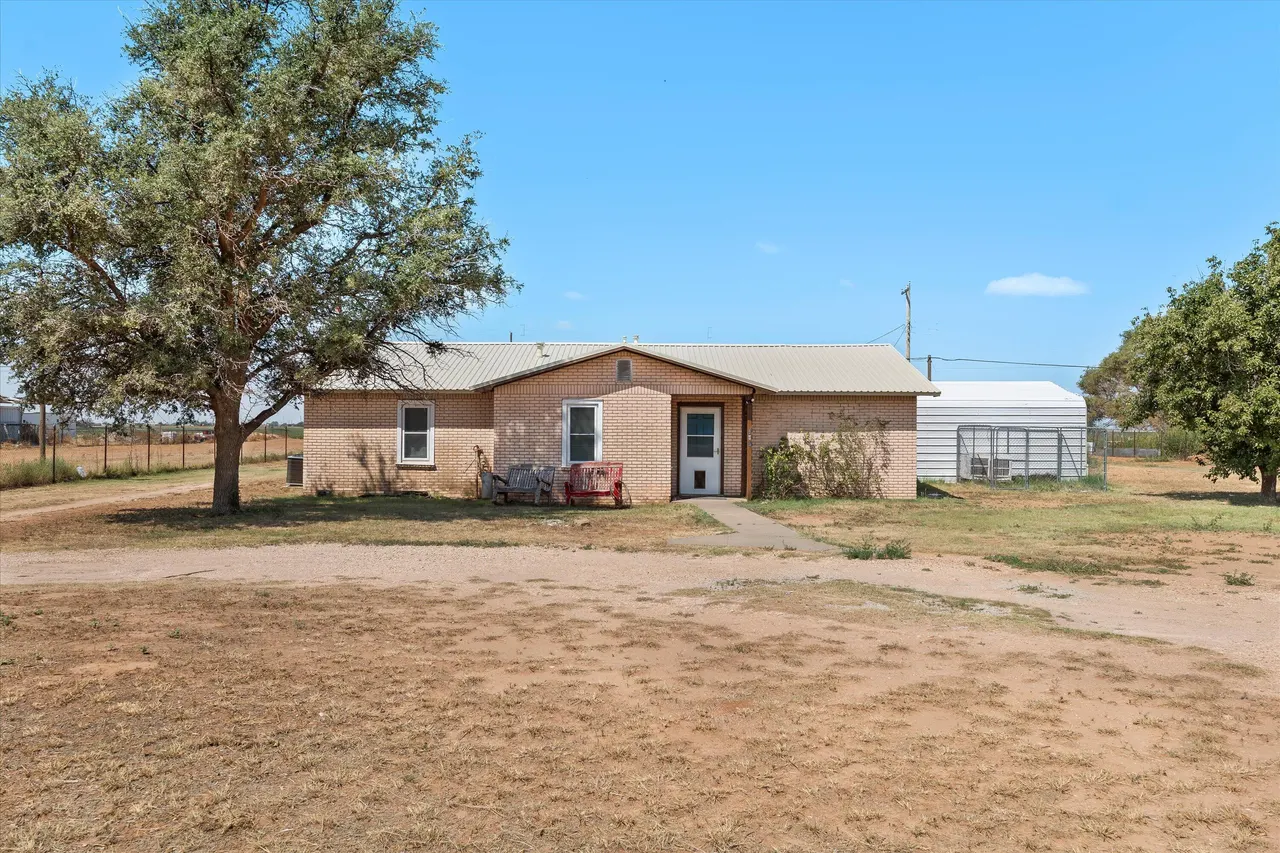Front exterior — 835 US Highway 385, Levelland, TX 79336