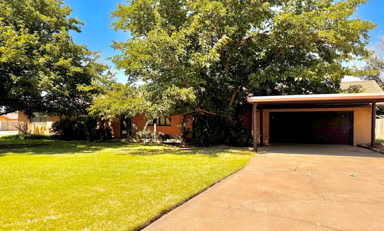 Photo 2 — 701 Zephyr, Plainview, TX 79072