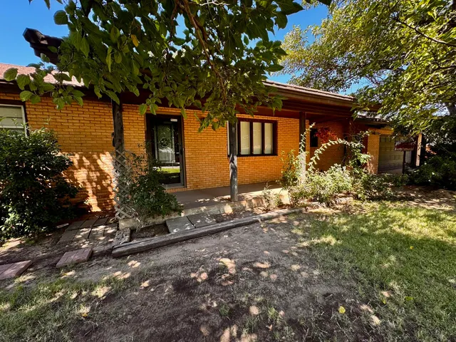 Front exterior — 701 Zephyr, Plainview, TX 79072