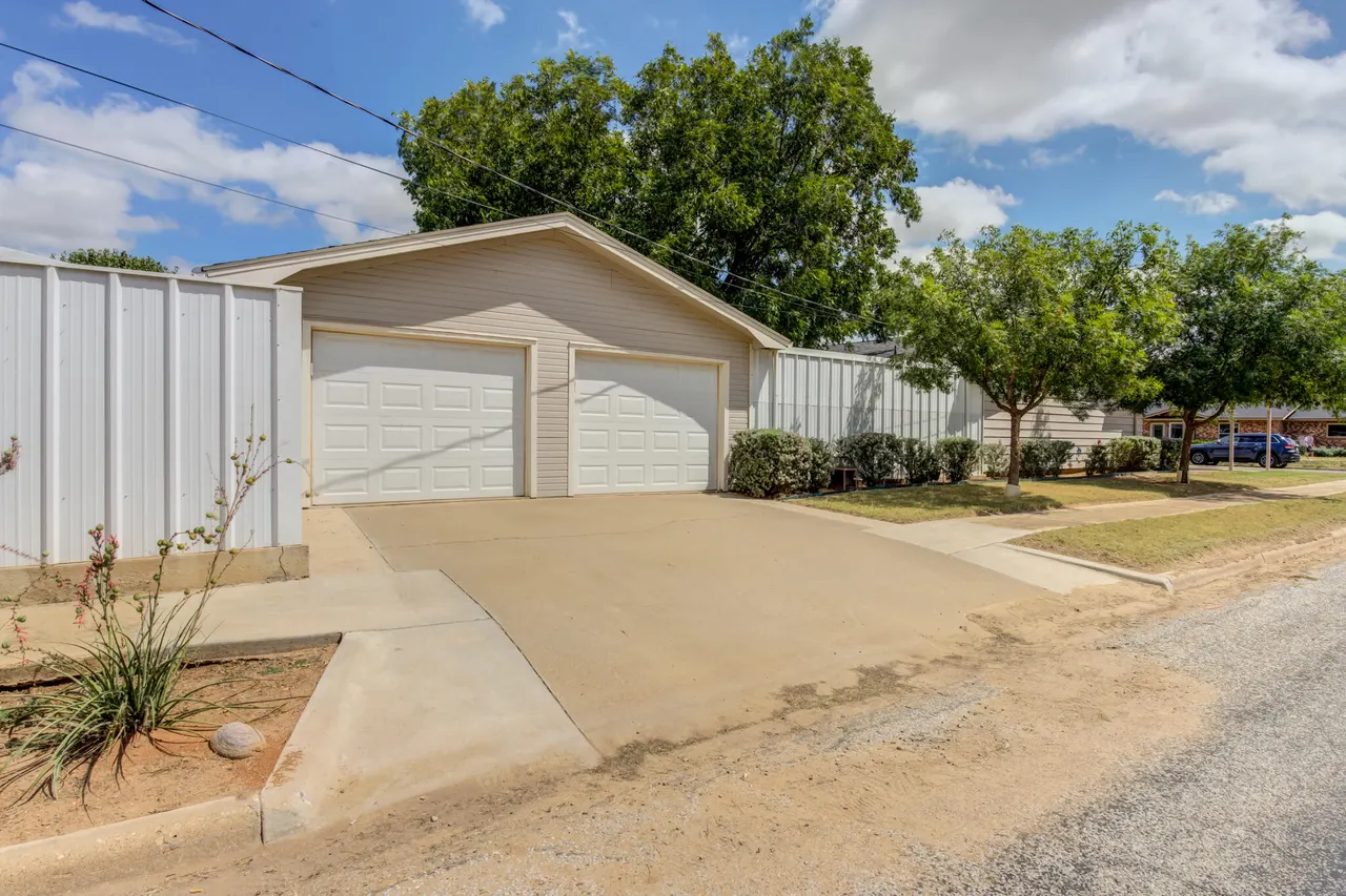 Photo 19 — 1241 W 13th Street, Littlefield, TX 79339