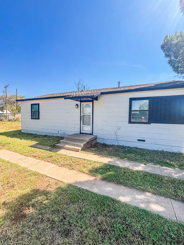Photo 2 — 505 E 37th Street, Lubbock, TX 79404